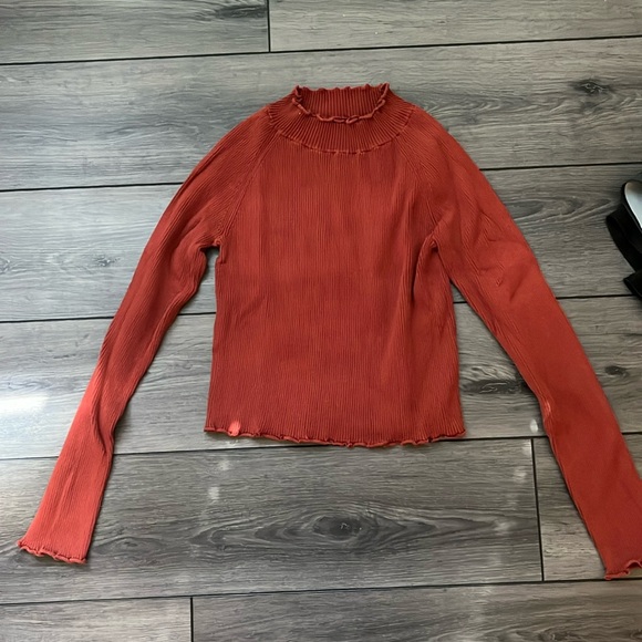 Rust colored long sleeve with mockneck - Picture 1 of 2